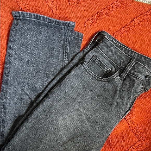 Hidden Charcoal Gray Straight Cropped Jeans (Carly Jean Los Angeles) - Picture 4 of 6